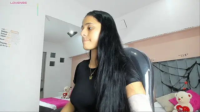 Snapshot of Giselle_Roldan chatting on 10.23.25 Giselle Roldan online show from 10.23.25