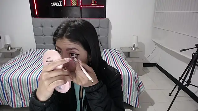 Angela Diaz  online show from 12.11.24