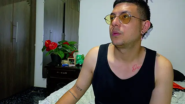 Nymphobuddies online show from 12.17.24