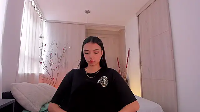 AnabelWolf online show from 12.17.24