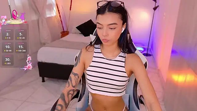 AnabelWolf online show from 10.15.25