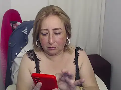 Snapshot of Xileny-Halliwey chatting on 01.11.25 Xileny-Halliwey online show from 01.11.25