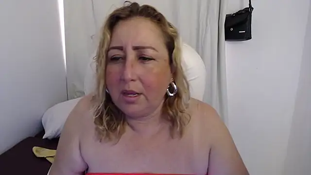 Snapshot of Xileny-Halliwey chatting on 09.18.25 Xileny-Halliwey online show from 09.18.25