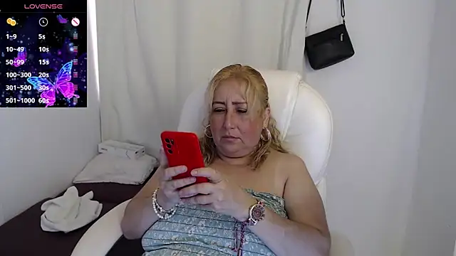 Snapshot of Xileny-Halliwey chatting on 09.23.25 Xileny-Halliwey online show from 09.23.25