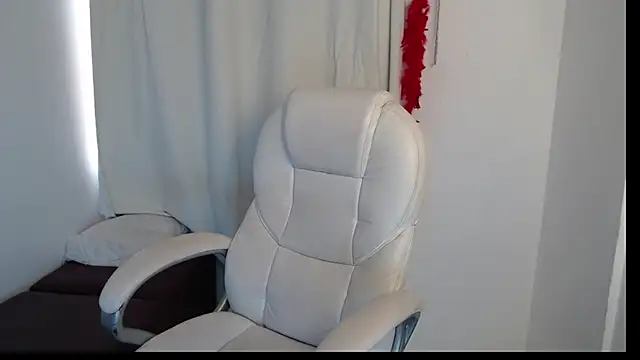 Snapshot of Xileny-Halliwey chatting on 10.19.25 Xileny-Halliwey online show from 10.19.25