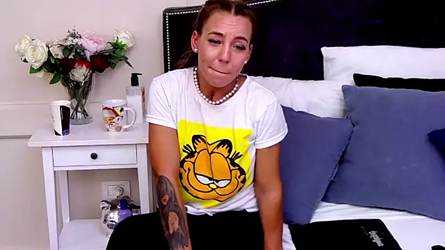 Snapshot of KatyNolan chatting on 01.26.25 KatyNolan online show from 01.26.25