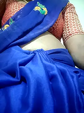 Snapshot of Cute-chinny chatting on 02.07.25 Cute-chinny online show from 02.07.25