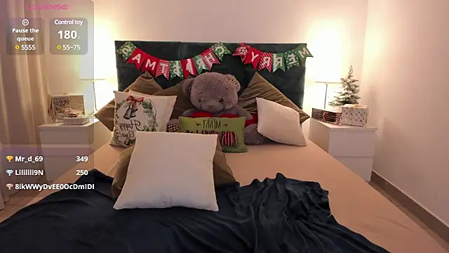 Snapshot of AmA_lia_ chatting on 12.22.24 AmA lia  online show from 12.22.24