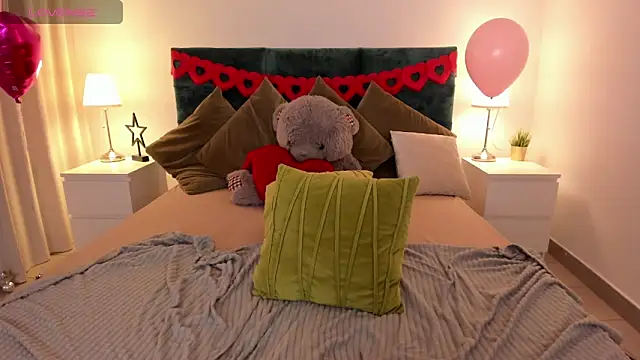 Snapshot of AmA_lia_ chatting on 02.28.25 AmA lia  online show from 02.28.25