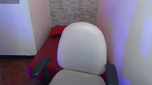 Lili Gomez  online show from 10.30.25