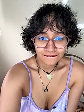 Lili Gomez  online show from 12.04.25