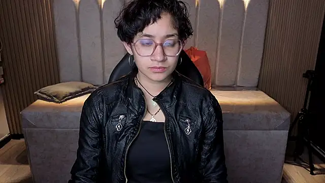 Lili Gomez  online show from 12.22.25