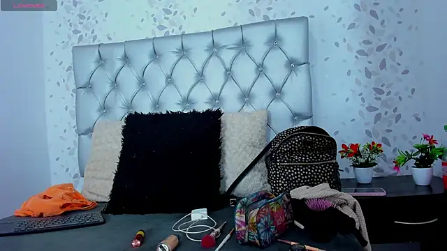 Snapshot of candymery chatting on 01.11.25 candymery online show from 01.11.25
