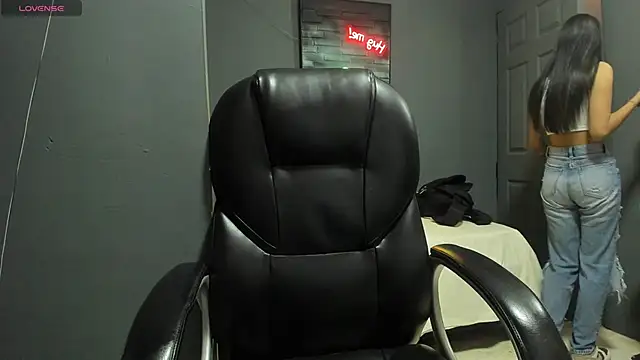 Snapshot of dakota-bright01 chatting on 02.04.25 dakota-bright01 online show from 02.04.25