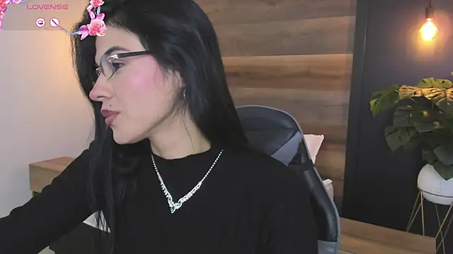 Snapshot of stephanya_ chatting on 05.06.26 stephanya online show from 05.06.26