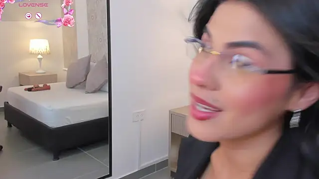 Snapshot of stephanya_ chatting on 05.15.26 stephanya online show from 05.15.26