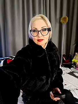 Snapshot of Milforja chatting on 03.15.26 Milforja online show from 03.15.26