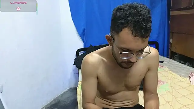 Snapshot of YuKinaHentaiI chatting on 10.08.25 YuKinaHentaiI online show from 10.08.25