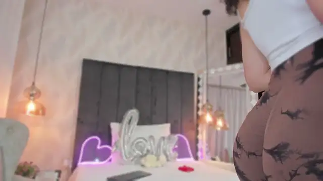 SHARONN     online show from 02.14.25