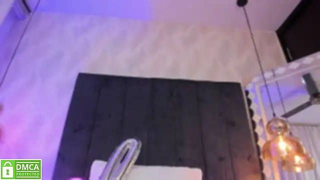 SHARONN     online show from 03.17.25