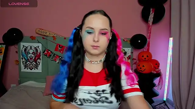 BeatriceReeves online show from 10.30.25