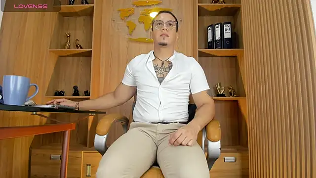 Snapshot of JoshMillerr_ chatting on 06.17.26 JoshMillerr online show from 06.17.26