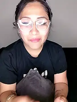 Snapshot of ineliveca chatting on 01.04.25 ineliveca online show from 01.04.25