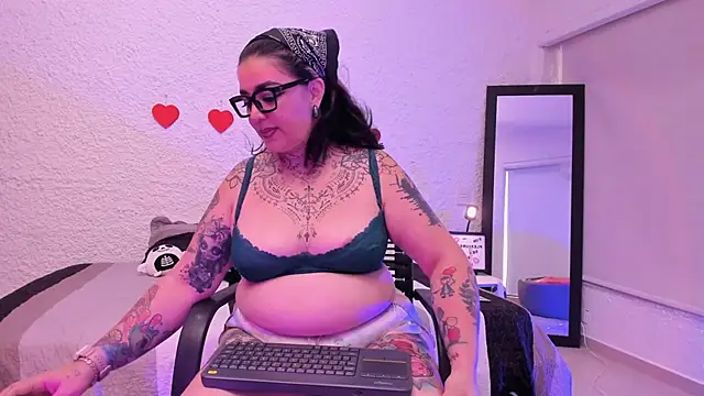 poisson ivy online show from 09.10.25