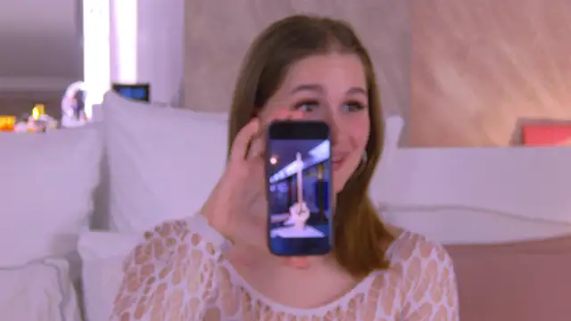 Snapshot of EllieHayes chatting on 03.12.25 EllieHayes online show from 03.12.25