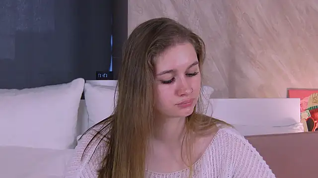 Snapshot of EllieHayes chatting on 09.08.25 EllieHayes online show from 09.08.25