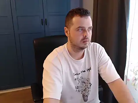 Snapshot of CuteMan33 chatting on 09.12.25 CuteMan33 online show from 09.12.25