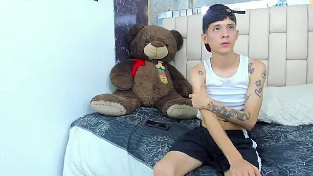 Snapshot of Bi_Latin_Boys1 chatting on 12.28.24 Bi Latin Boys1 online show from 12.28.24