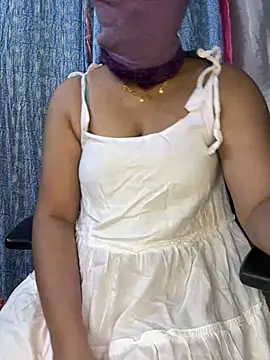 Snapshot of stylishpooja chatting on 12.19.24 stylishpooja online show from 12.19.24