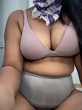 Snapshot of stylishpooja chatting on 09.15.25 stylishpooja online show from 09.15.25