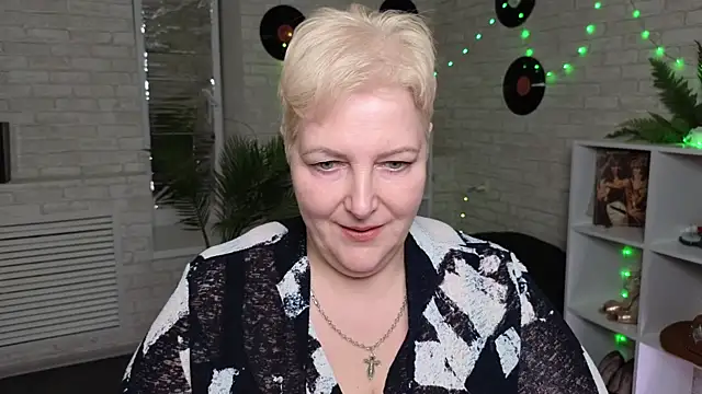 Sandra Snow online show from 12.24.24