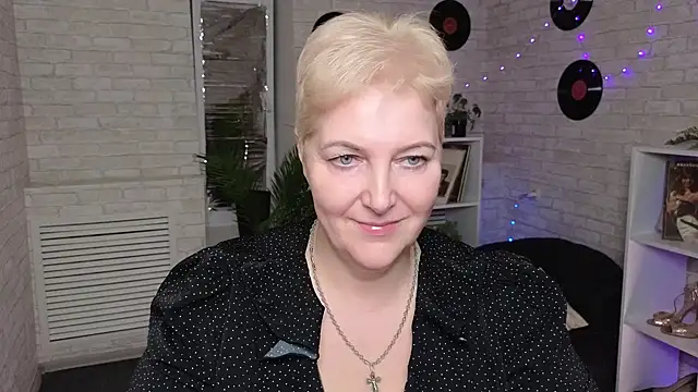 Sandra Snow online show from 12.28.24