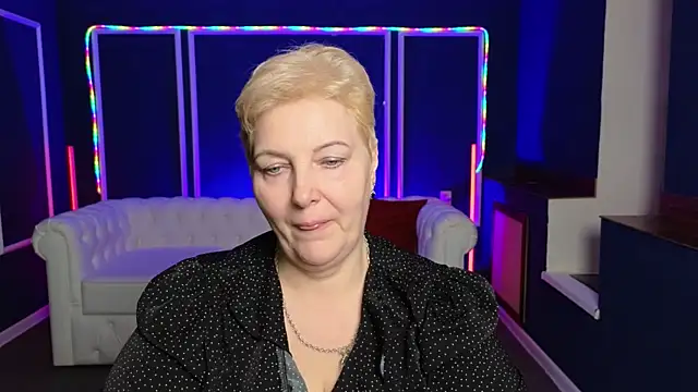 Sandra Snow online show from 01.06.25