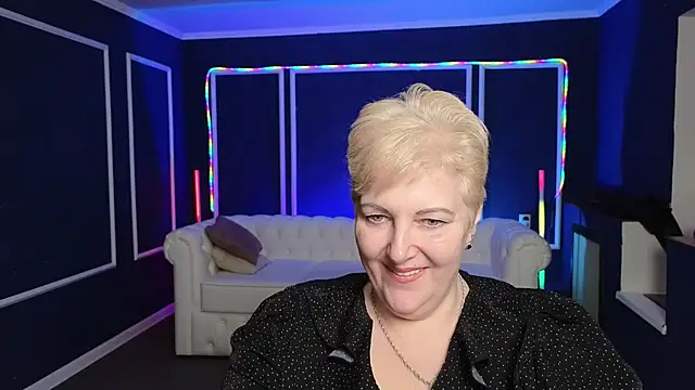 Sandra Snow online show from 02.06.25