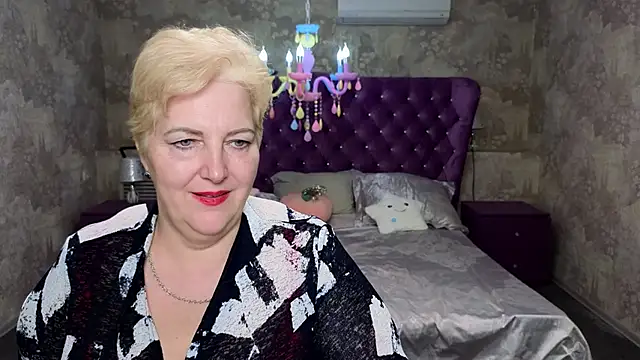 Sandra Snow online show from 02.07.25