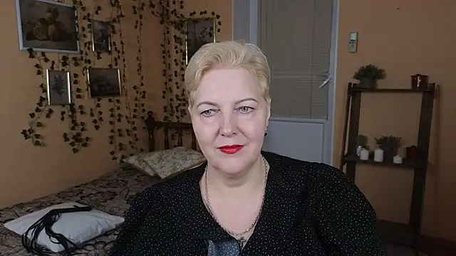 Sandra Snow online show from 02.11.25