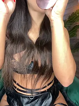 Nicole Diva online show from 10.17.25