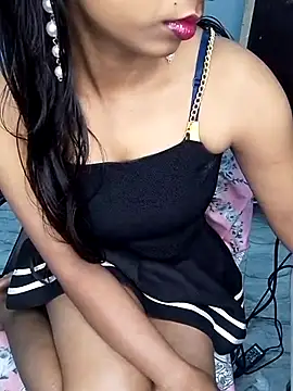 Snapshot of hinaa_khan chatting on 02.16.25 hinaa khan online show from 02.16.25