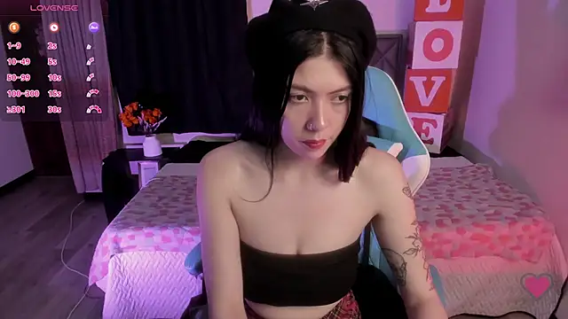 Snapshot of Aurora_Hotson chatting on 02.07.25 Aurora Hotson online show from 02.07.25