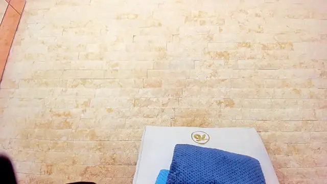 mia roldan  online show from 01.10.26