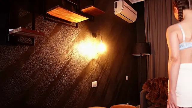 Snapshot of MuseSolis chatting on 12.29.24 MuseSolis online show from 12.29.24