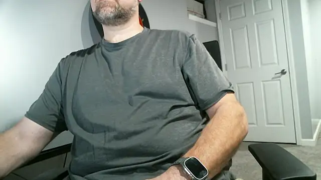 Snapshot of _magictouch_ chatting on 12.13.24 magictouch online show from 12.13.24