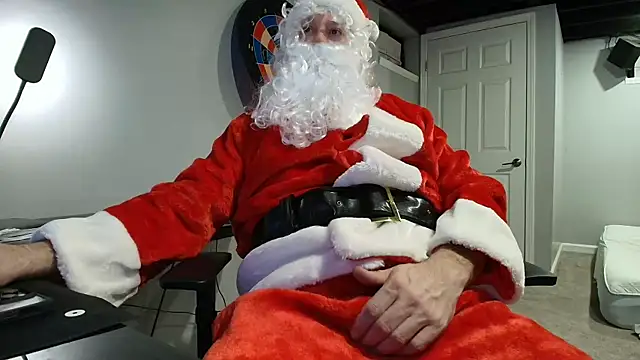 Snapshot of _magictouch_ chatting on 12.15.24 magictouch online show from 12.15.24