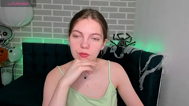 marie reyes  online show from 11.02.25