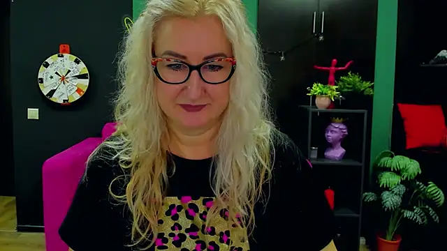 ChristyBrooks online show from 02.04.25