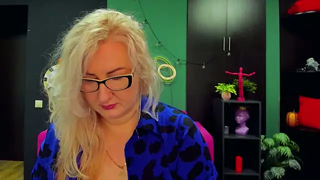 ChristyBrooks online show from 03.02.25